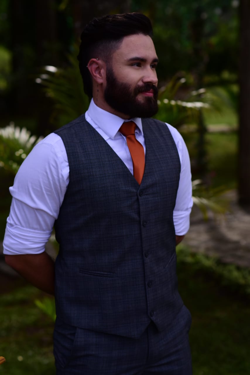 Especialista em tratamentos capilares masculinos - Equipe Barbearia Polidoro