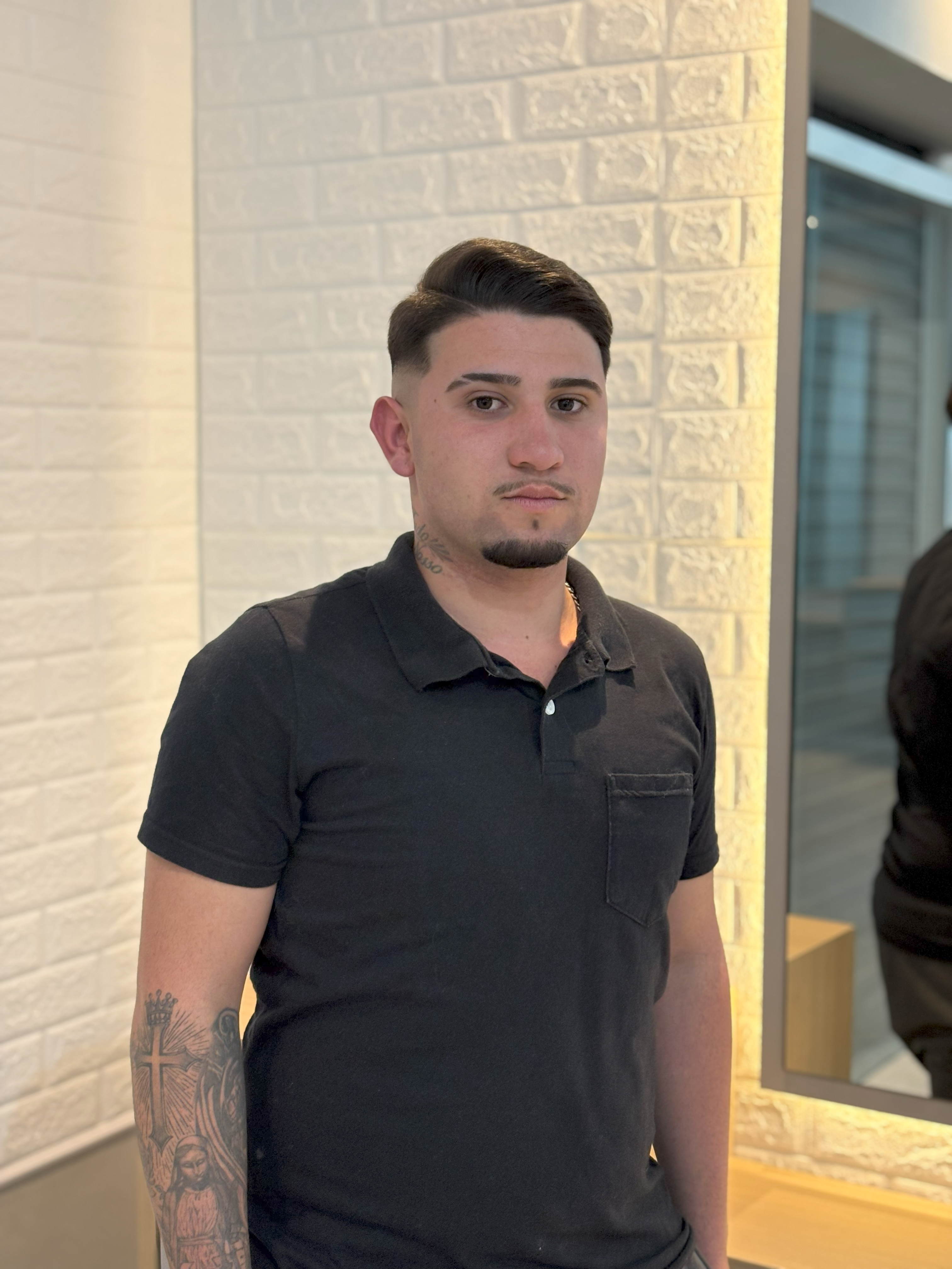 Profissional especializado em design de barba - Barbearia Polidoro