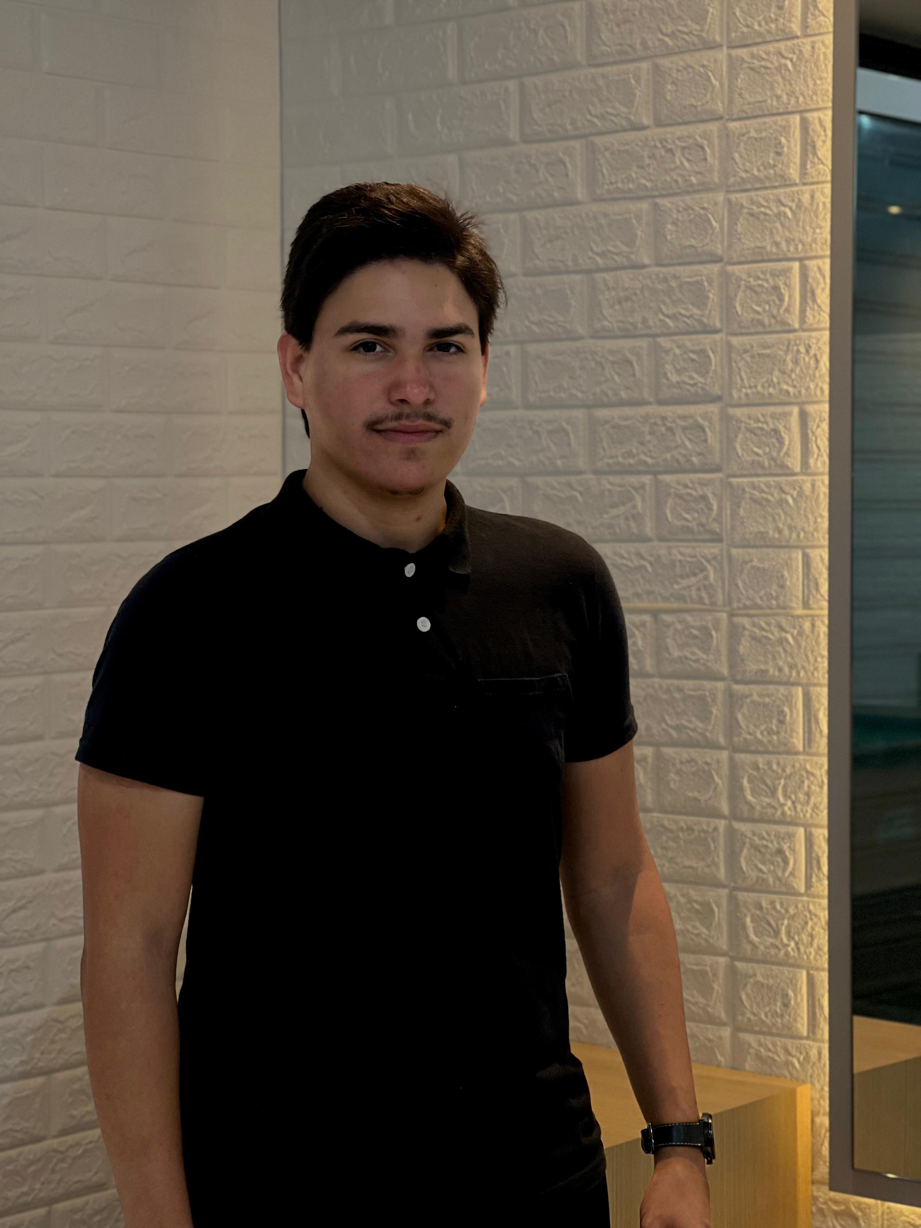 Barbeiro especialista em cortes masculinos - Equipe Barbearia Polidoro